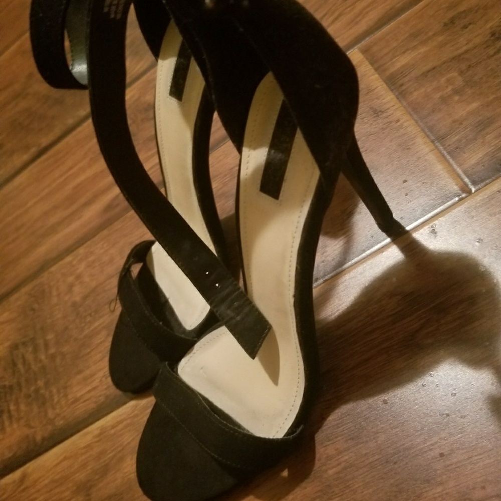 Heels - Picture 2 of 5